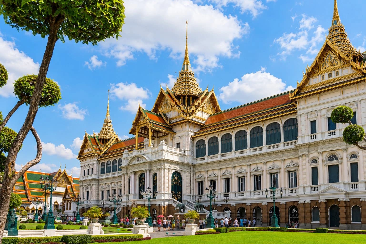 Grand Palace and Wat Phra Kaew, Bangkok temples and markets tour